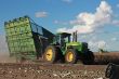 John Deere mit Baumwollwagen.JPG