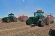 John Deere mit Pressen.JPG