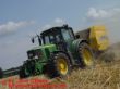 JD 6820 mit NH Rundballenpresse.jpg